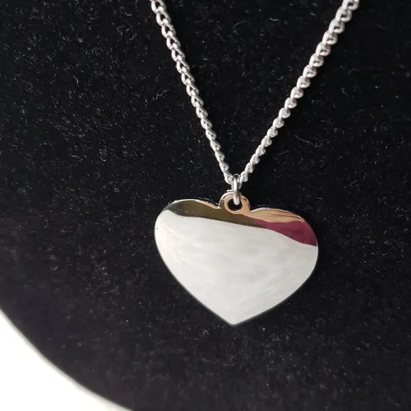 Vintage Solid flat Shiny Metal Heart Necklace - Picture 5 of 6
